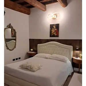  Apartment Centro Storico Luxury Smeraldo Suite: Historic Elegance With Hydromassage